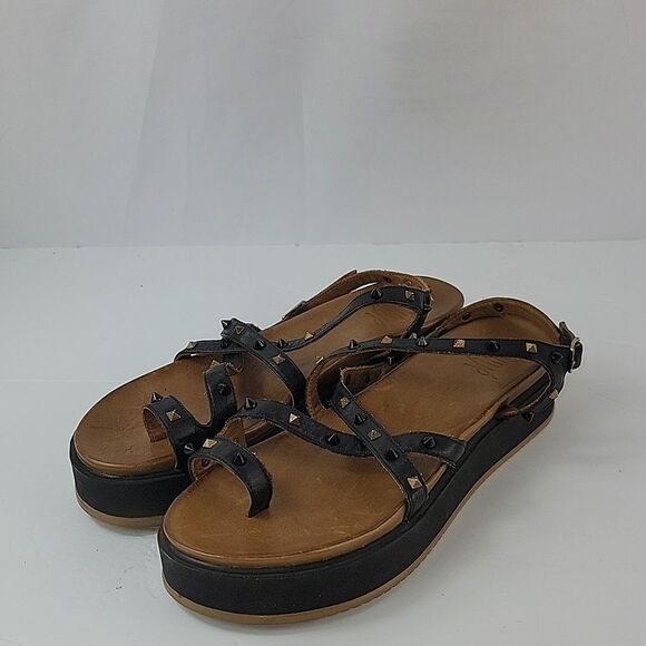 Ovyé Black Leather Women's Sandals - Picture 7 of 13
